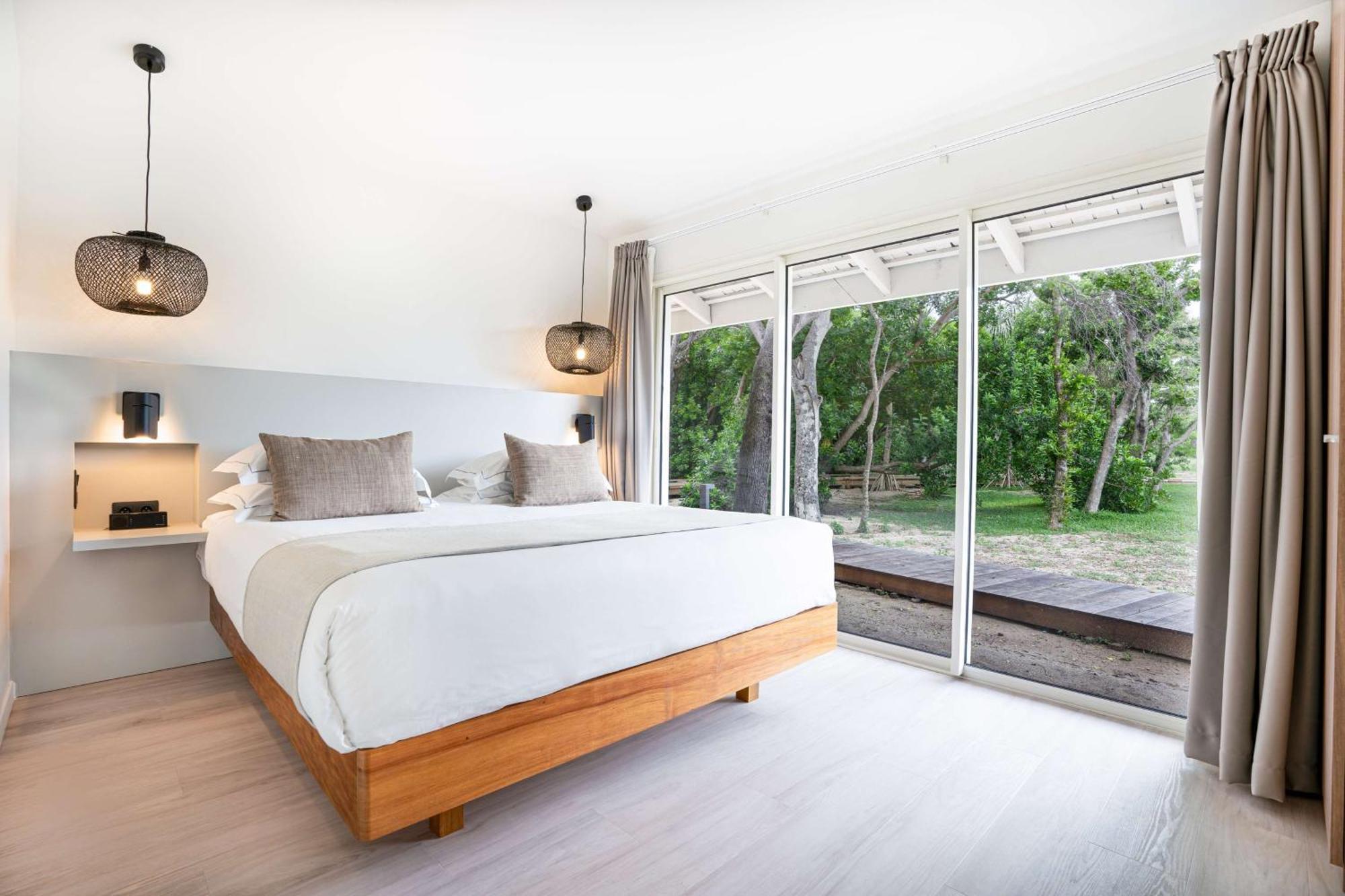 Doubletree By Hilton Noumea Ilot Maitre Resort Exterior photo