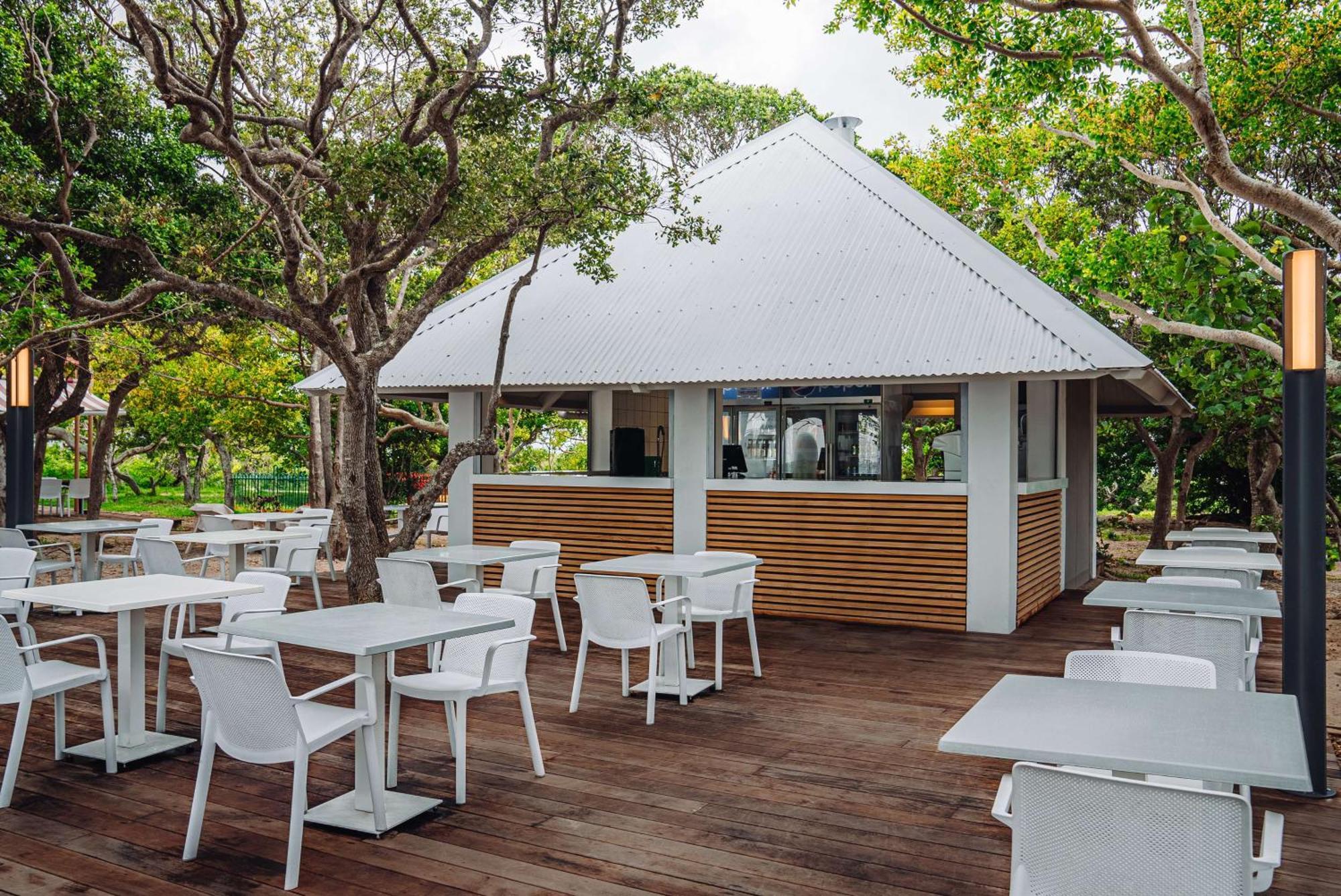 Doubletree By Hilton Noumea Ilot Maitre Resort Exterior photo